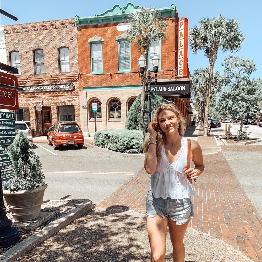 Meet your Posher, Corina